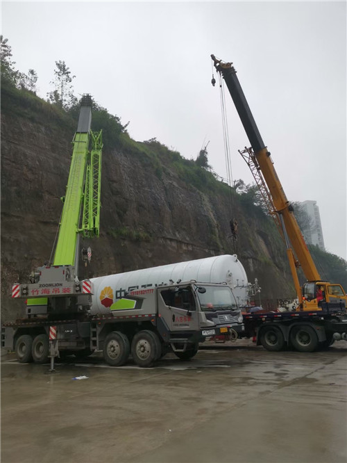 丰林县“不怕风雨冻”—— 吊车的 “恶劣环境适应” 技术